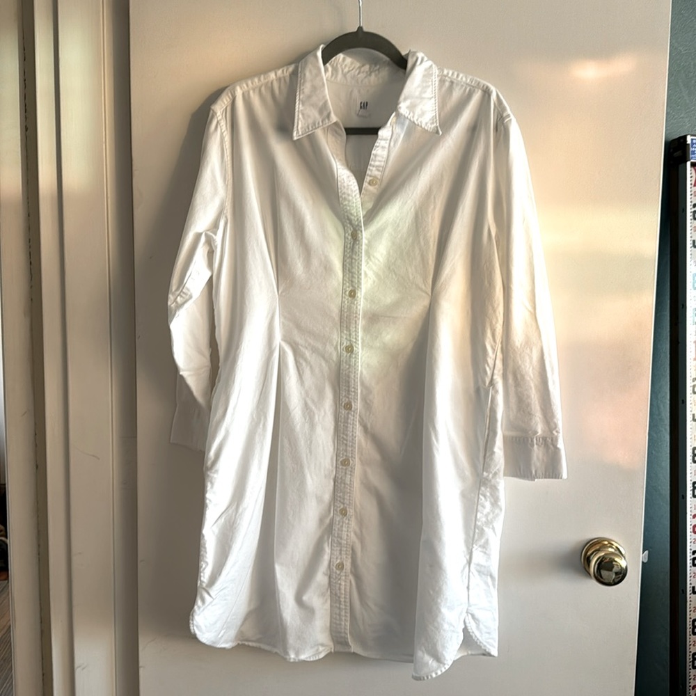 Gap white denim dress with darts for flared fit